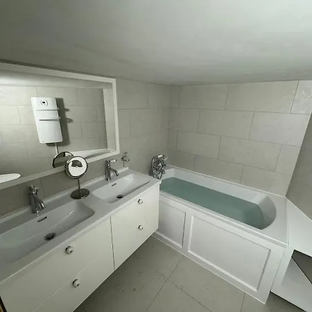 Luxury Sleeps 8 * ヴァル・トランス