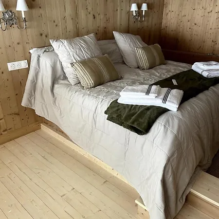 Luxury Sleeps 8 * ヴァル・トランス