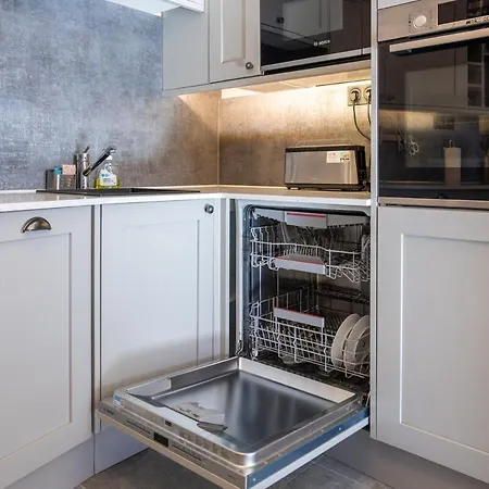 Διαμέρισμα Luxury Sleeps 8