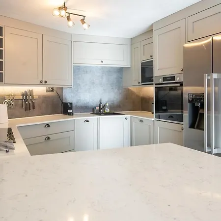 Luxury Sleeps 8 Διαμέρισμα *