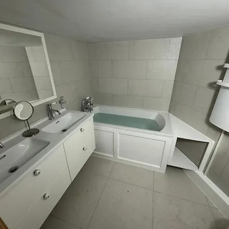 Apartamento Luxury Sleeps 8 *